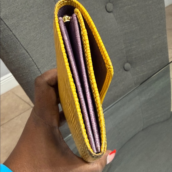 Louis Vuitton Yellow Wallet Will Come With Unbranded Chain - Picture 3 of 7